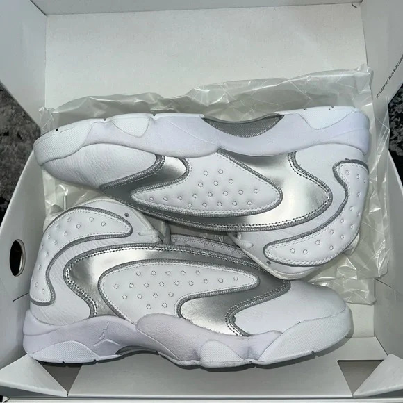 Jordan Women’s Air OG - Picture 2 of 7